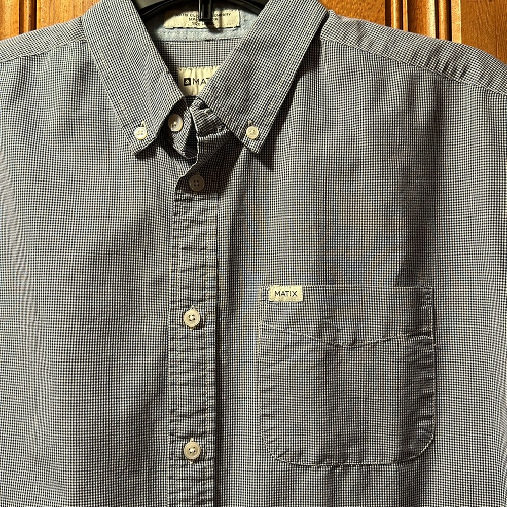 Matix Men’s Large Button Down - Picture 2 of 4
